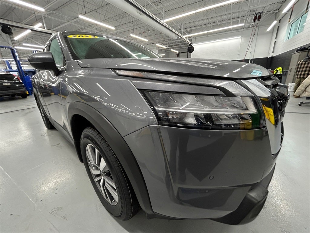2022 Nissan Pathfinder SL