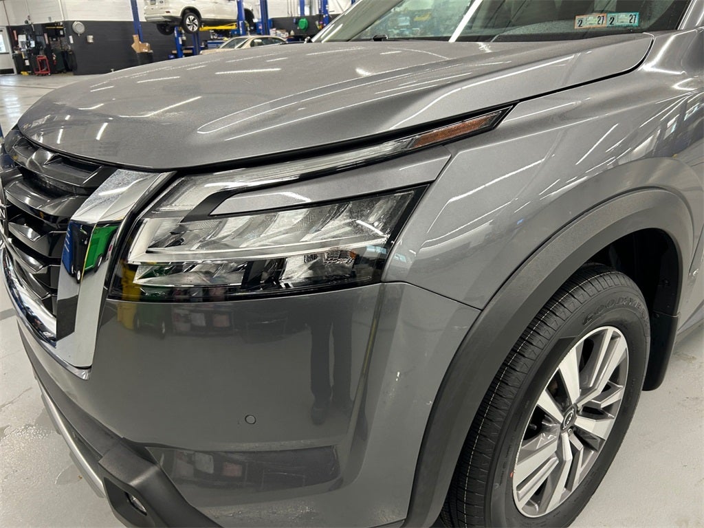 2022 Nissan Pathfinder SL