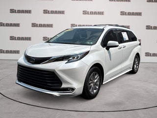 2022 Toyota Sienna XLE 8 Passenger