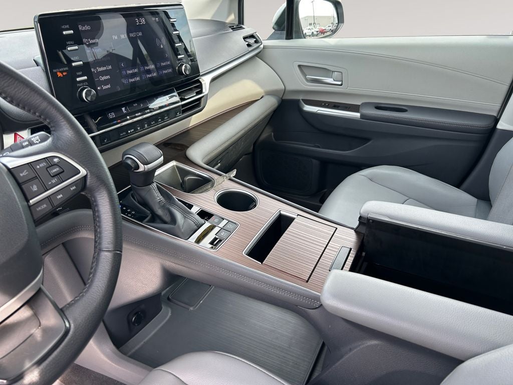 2022 Toyota Sienna XLE 7 Passenger