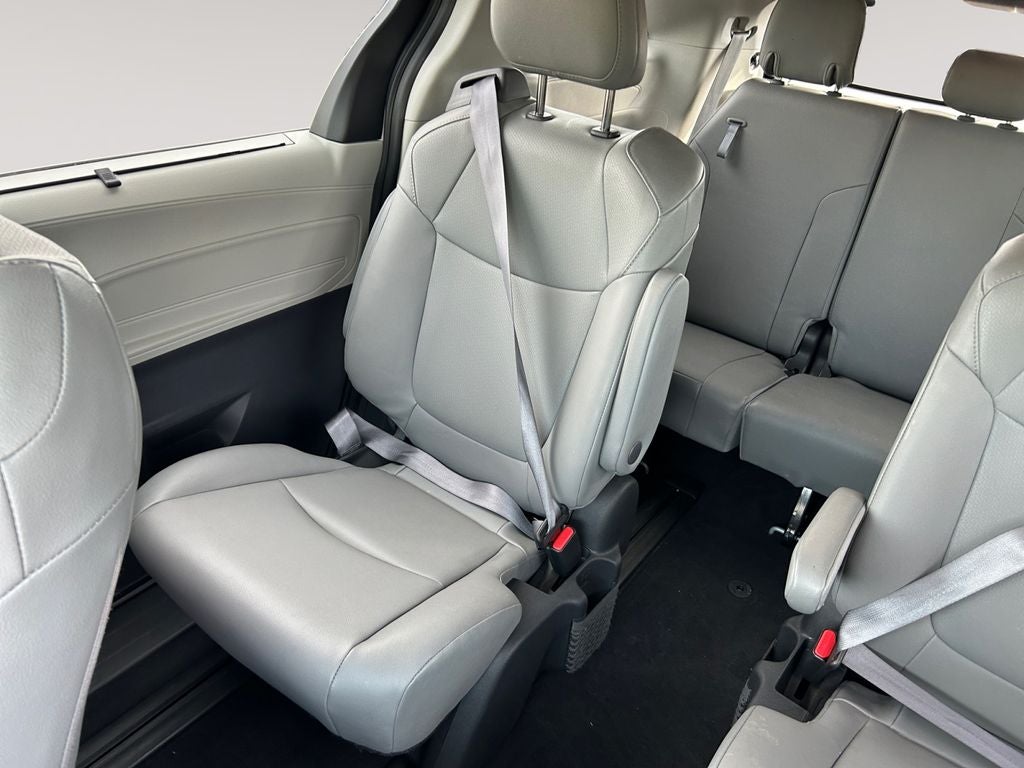 2022 Toyota Sienna XLE 7 Passenger