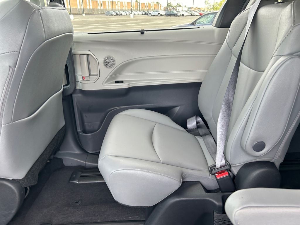 2022 Toyota Sienna XLE 7 Passenger