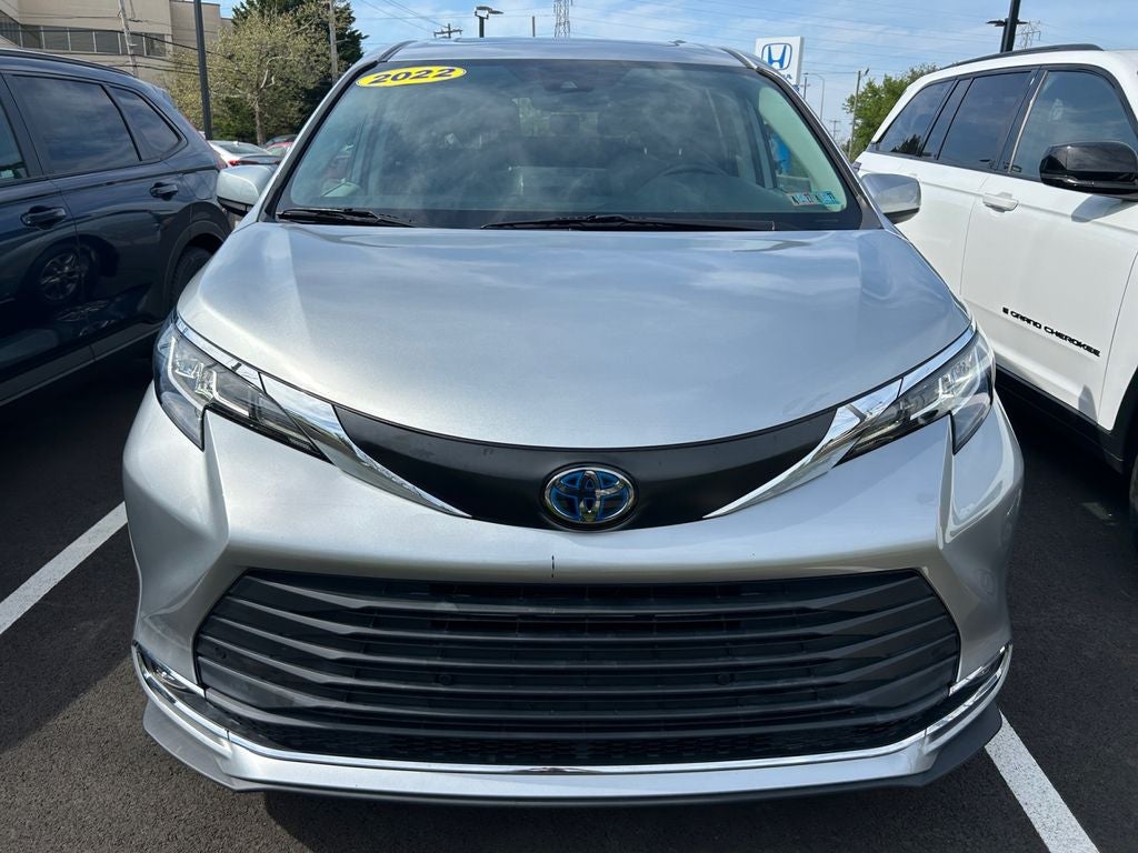 2022 Toyota Sienna XLE 7 Passenger