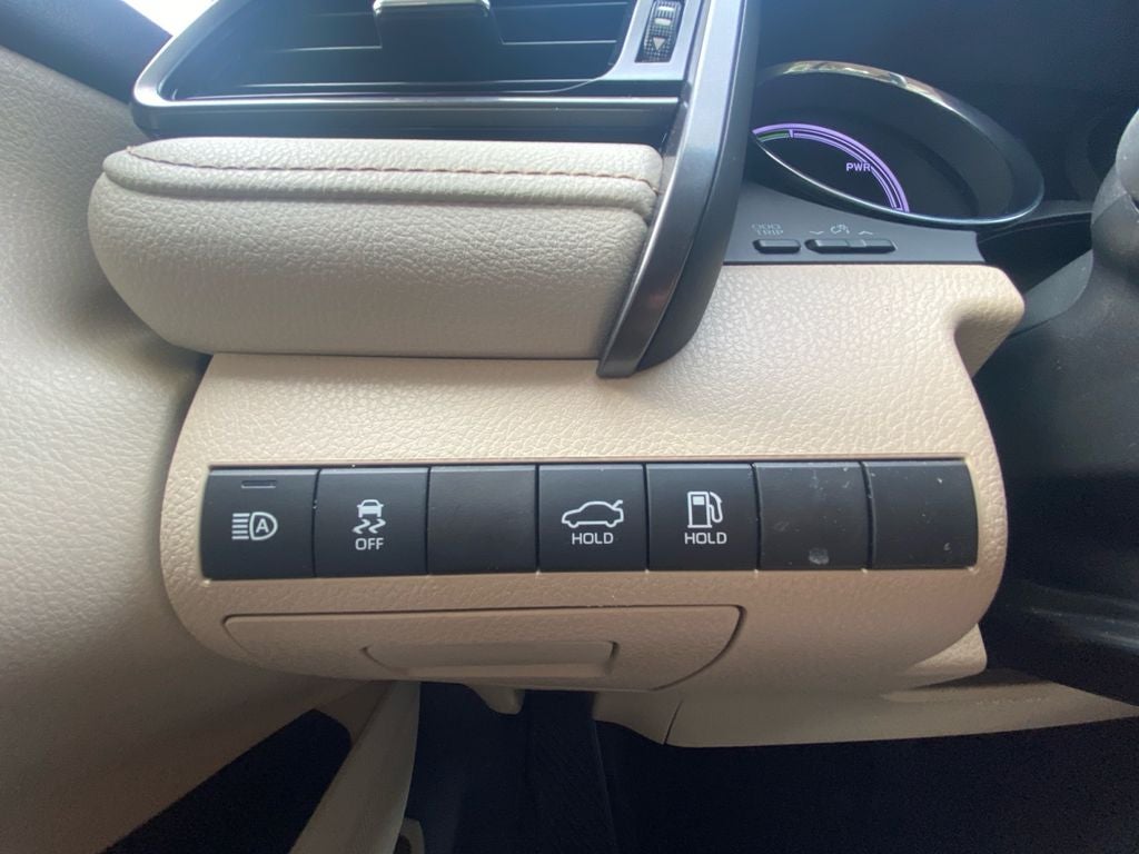 2019 Toyota Camry Hybrid LE
