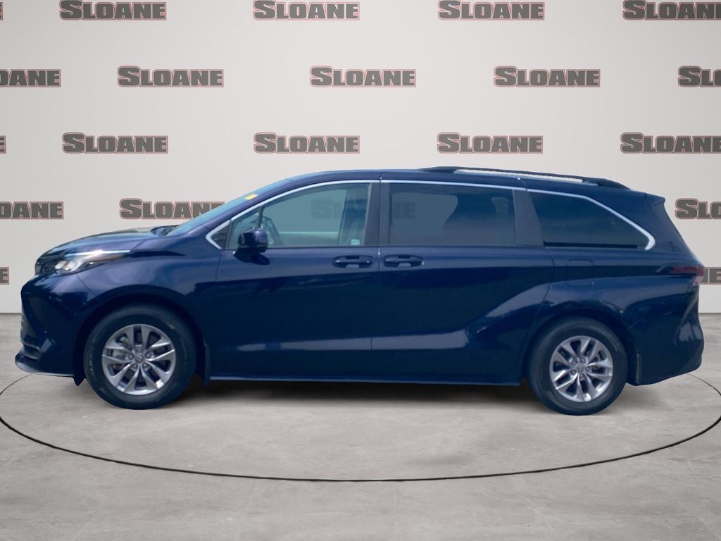 2023 Toyota Sienna LE 8 Passenger