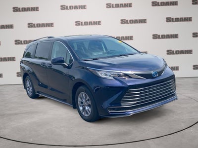 2023 Toyota Sienna LE 8 Passenger