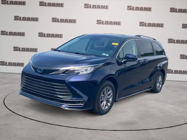 2023 Toyota Sienna LE 8 Passenger