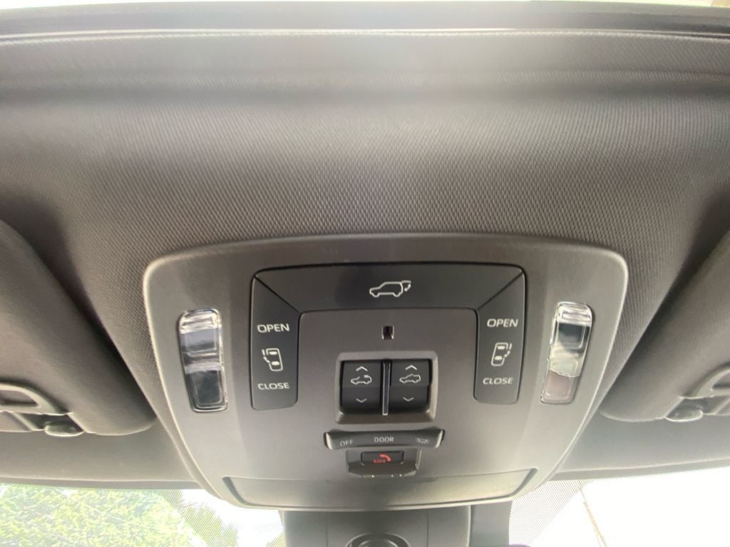 2023 Toyota Sienna Platinum 7 Passenger