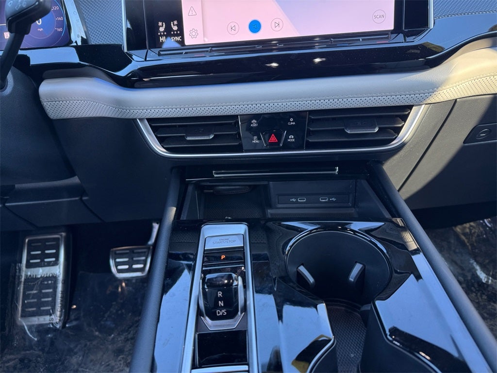 2024 Volkswagen Atlas Cross Sport 2.0T SEL Premium R-Line