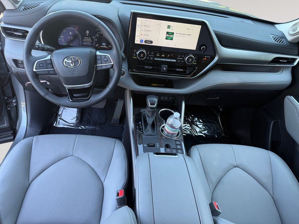 2026 Toyota Highlander Hybrid Platinum