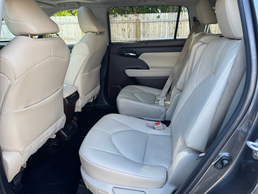 2022 Toyota HIGHLANDER XLE