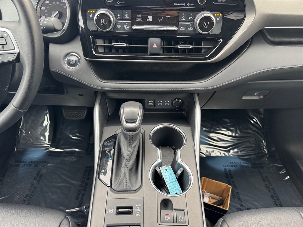 2022 Toyota HIGHLANDER XLE