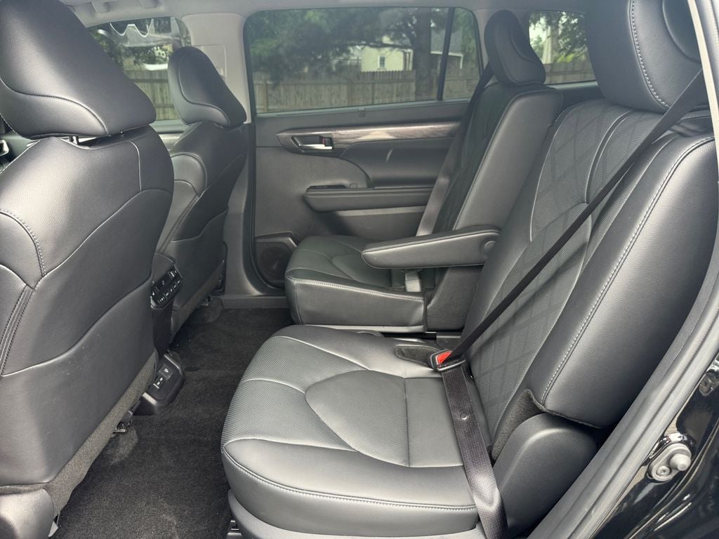 2025 Toyota Highlander Platinum