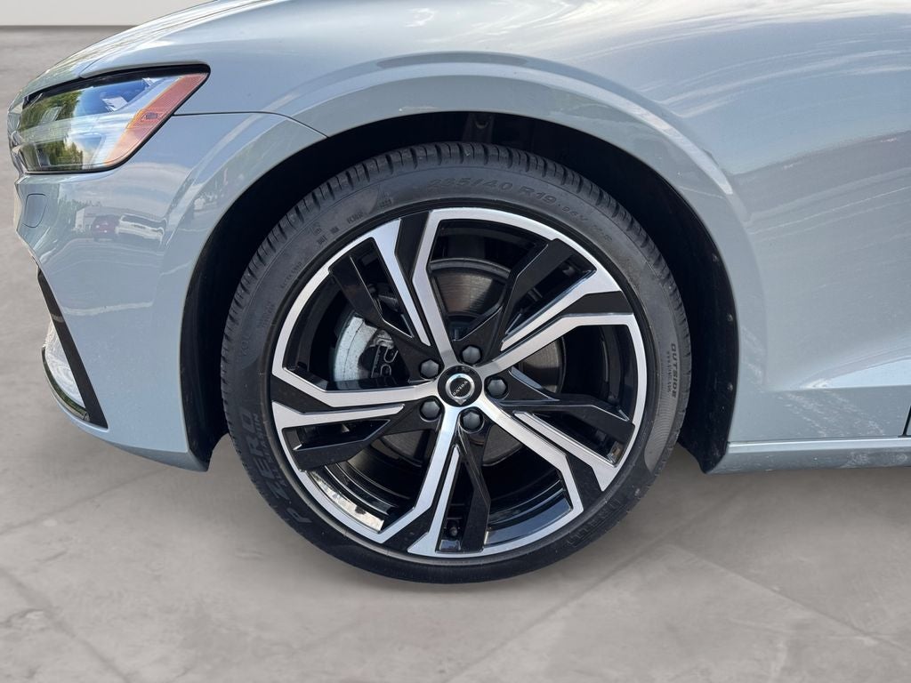 2024 Volvo S60 B5 Core Dark Theme