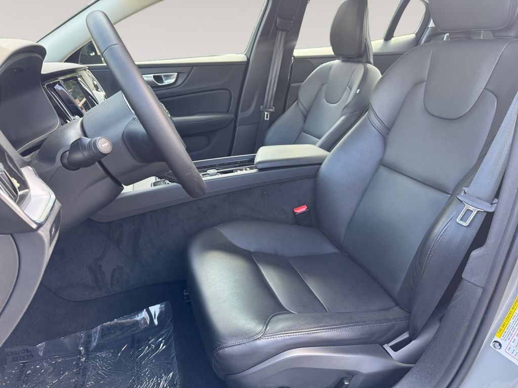 2024 Volvo S60 B5 Core Dark Theme