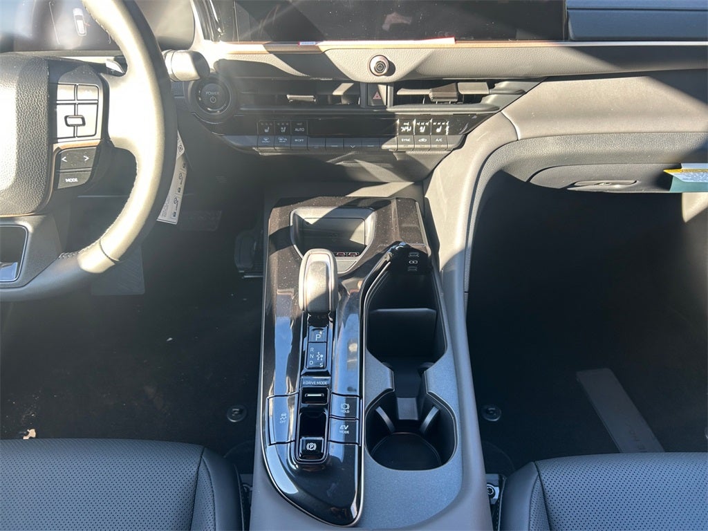 2025 Toyota CROWN SIGNIA XLE