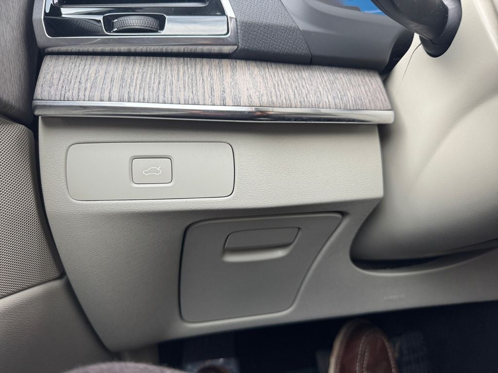 2024 Volvo XC90 B6 Plus Bright Theme 6-Seater