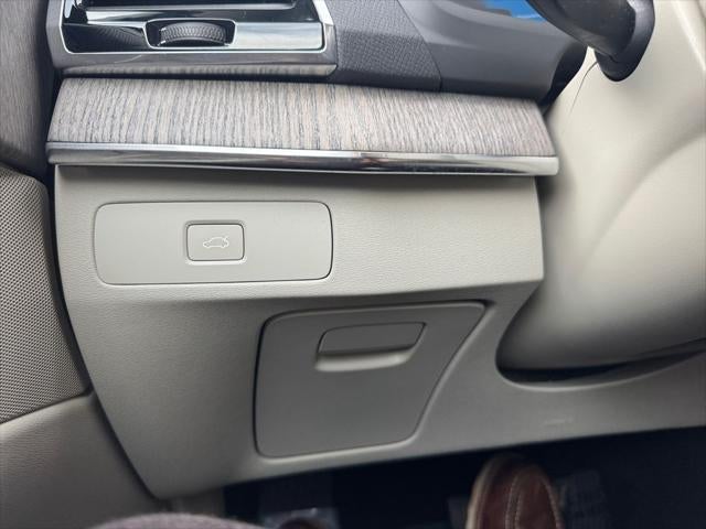 2024 Volvo XC90 B6 Plus Bright Theme 6-Seater
