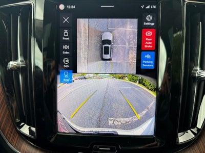 2024 Volvo XC60 B5 Plus Dark Theme