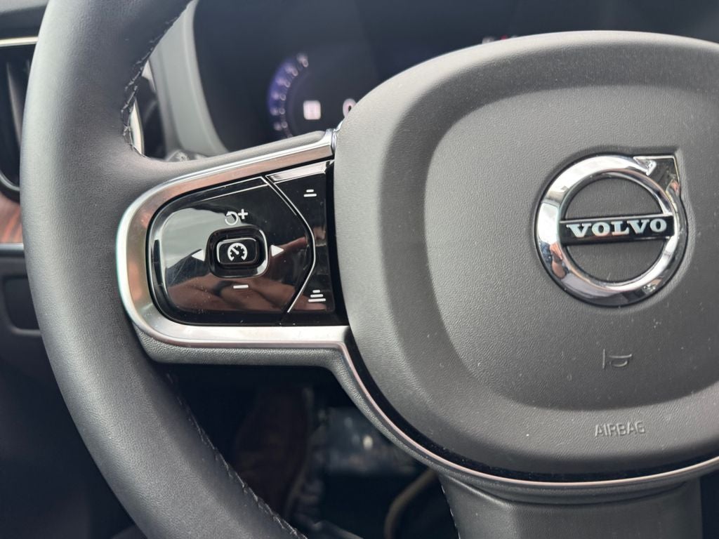 2024 Volvo XC60 B5 Plus Dark Theme