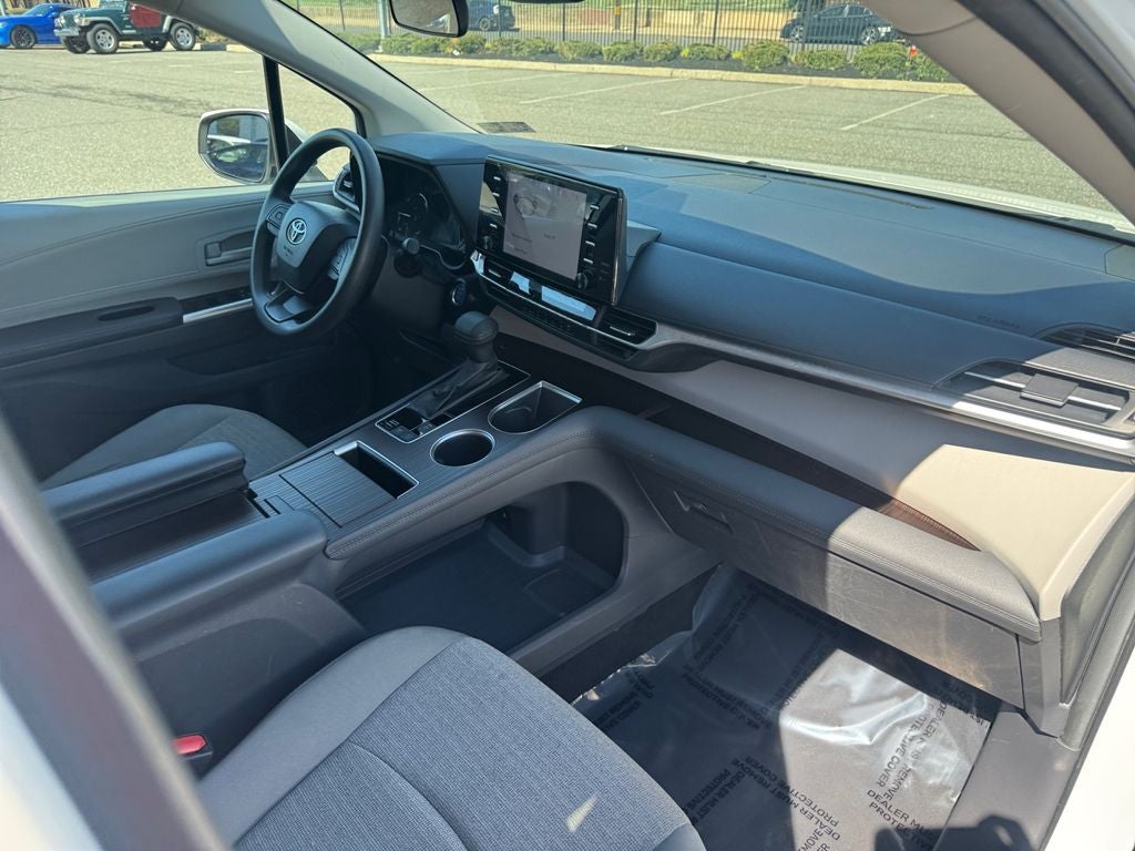 2024 Toyota Sienna LE 8 Passenger