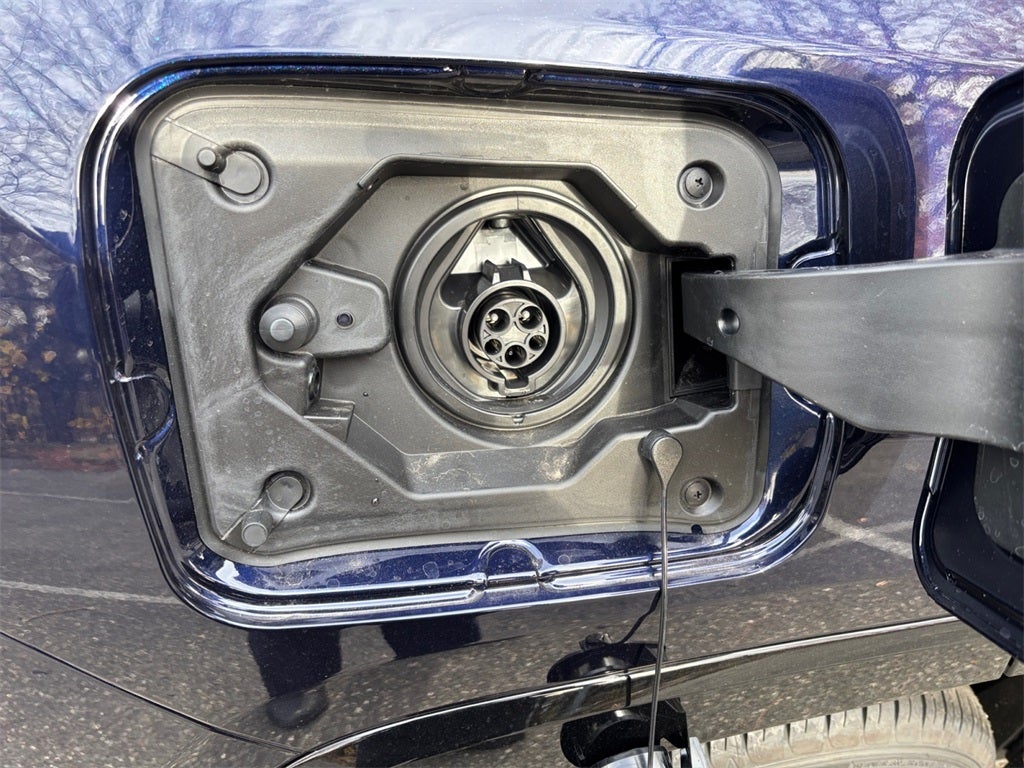 2025 Toyota RAV4 Plug-in Hybrid SE